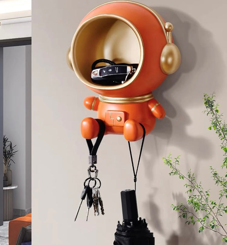 Creative Astronaut Wall Decoration, Astronaut Wall Mount, Statue, Creative Key Wall Storage, Wall Hook Key Holder with Shelf