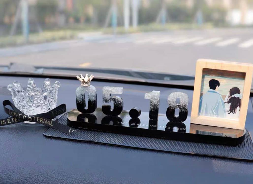 Luxurious Personalised Car Ornaments with initials and photos for wedding gifts, anniversary gifts and birthday gifts